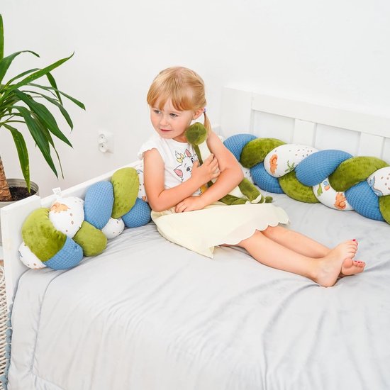 het gevlochten ontwerp maakt het sierkussen een echte eyecatcher in elke woonkamer, en past zich perfect aan de gewenste vorm aan (recht of gebogen)