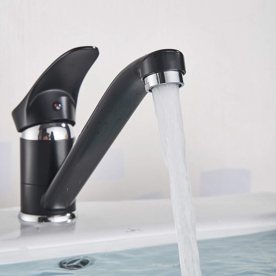 Lagedruk keukenkraan Zwarte spoelbakmengkraan 360° draaibare mengkraan Eengreepsmengkraan Lagedrukkraan Eengreepsmengkraan voor onder de spoelbak