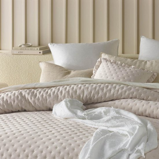 Molly Elegante sprei in beige, 170 x 210 cm, veelzijdige woondeken als bedsprei of banksprei, sprei voor bed en bank, quilt, stijl, ideaal als spre