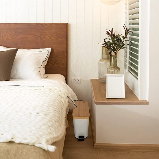 Cosmetica-emmer, badkamerafvalemmer met bamboedeksel, slanke kleine vuilnisemmer met softclose-mechanisme en uitneembare binnenemmer voor badkamer, slaapkamer, kantoor (wit)