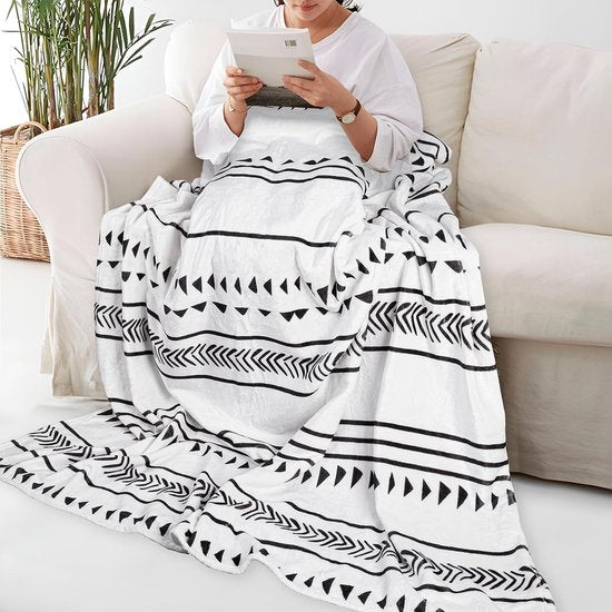 Fleecedeken, 127 x 152 cm, zachte en warme knuffeldeken, pluizig, ademend, kreukvrij winterdeken, bankdeken voor bank, bed, slaapkamer, woonkamer, kantoor - geometrisch