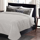 Sprei, bedsprei met geometrisch patroon, slaapkamer woondeken, zacht en huidvriendelijk, dekbed van microvezel met ultrasoon genaaid, gewatteerde deken voor bed, 170 x 210 cm, lichtgrijs