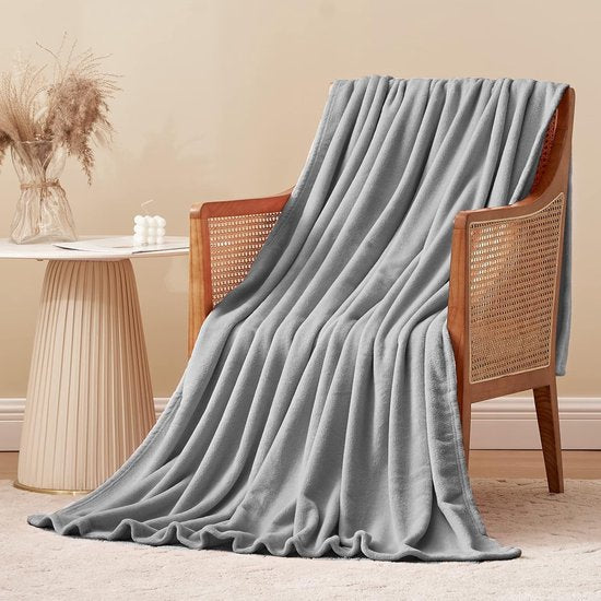 Knuffeldeken, pluizige deken, grijs - fleecedeken, warme bankdeken voor winter, knuffelige woondeken, lichtgrijs, kinderen, zacht als woonkamer, deken, 130 x 150 cm, kleine bankdeken