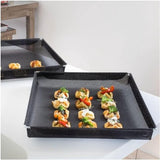 Bakplaat - grillpannetje - ovenplaat - stoofpan - pizzaplaat - grillschaal - ovenschaal - geperforeerde plaat oven - vetvrij heteluchtgaren - patat voor oven (28 x 35 x 4 cm)