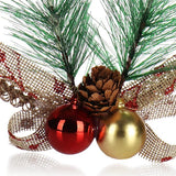 decoratieve kerstkrans - adventskrans met kegels, strik, ballen en dennengroen - goudkleurige kerstkrans - kerstdecoratiehanger