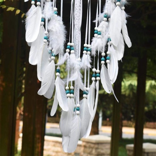 Grote dromenvanger in boho-stijl, met witte veer en blauwe parels, macramé, wandbehang voor vintage bruiloft of woondecoratie, 25 cm grote cirkel, 70 cm lang