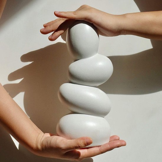 Abstract Ceramic Egg Vase, Unique and Minimalist Decorative Vases, Modern Sculpture Decorative Living Room (White)