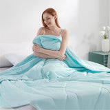 Zomerdeken, verkoelende deken, verkoelende deken met Japanse Arc-Chill Q-MAX0,5 koelvezels, absorbeert lichaamswarmte voor een betere slaap, anti-allergisch dekbed, superzacht, cyaan, 150 x