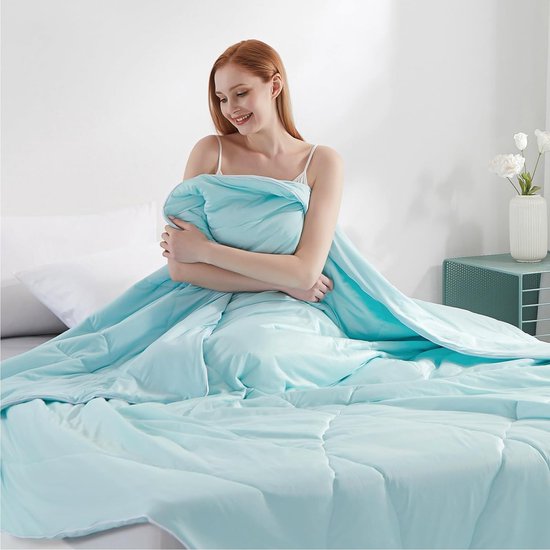 Zomerdeken, verkoelende deken, verkoelende deken met Japanse Arc-Chill Q-MAX0,5 koelvezels, absorbeert lichaamswarmte voor een betere slaap, anti-allergisch dekbed, superzacht, cyaan, 150 x