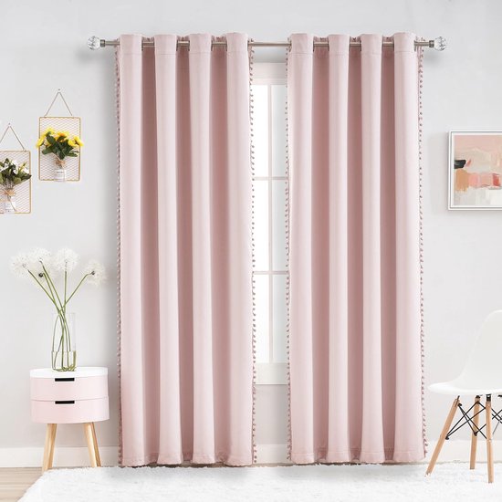 Ondoorzichtig gordijn met pompons roze gordijn met ingestanste ringen, landhuisstijl, warmte-isolerend, thermogordijn, verduisteringsgordijnen voor meisjeskamer, woonkamer, slaapkamer, 2 stuks, roze, 140 x 180 cm