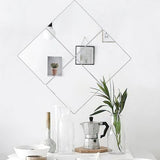 Over dit item ontvang je: 4 stuks zelfklevende spiegeltegels van 30 x 30 cm (dikte: ca. 2 mm), samen met een gratis sticker.