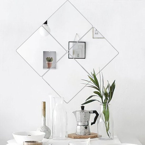 Over dit item ontvang je: 4 stuks zelfklevende spiegeltegels van 30 x 30 cm (dikte: ca. 2 mm), samen met een gratis sticker.