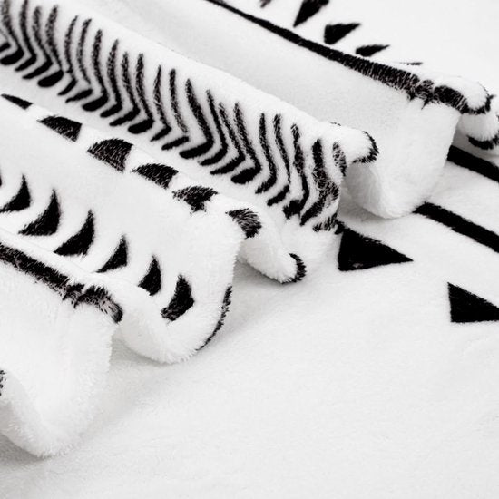 Fleecedeken, 127 x 152 cm, zachte en warme knuffeldeken, pluizig, ademend, kreukvrij winterdeken, bankdeken voor bank, bed, slaapkamer, woonkamer, kantoor - geometrisch