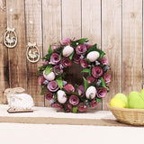 Paaskrans met bloemen van hout en eieren, decoratieve tafelkrans, deurkrans met hanger, stijlvolle paasdecoratie. Translation: Paaswreath met bloemen van hout en eieren, decoratieve tafelwreath, deurwreath met hanger, stijlvolle paasdecoratie.