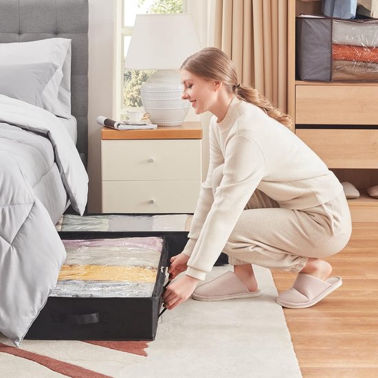 Opbergtas aan seizoenskleding, truien, dekbedden, dekens, kussens en ander beddengoed.