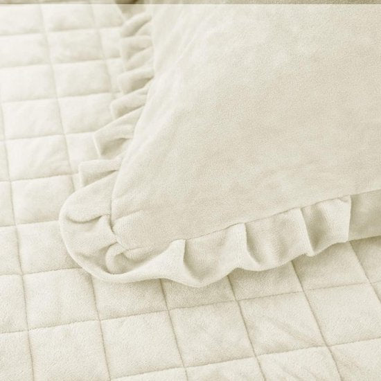 3-delige sprei: de sprei bestaat uit een dekbed van 220 x 240 cm en een kussensloop van 50 x 75 cm.