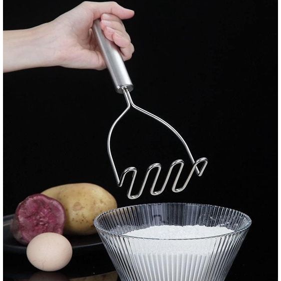 Aardappelstamper, roestvrijstalen zware metalen aardappelrijsmachine met spiegelglans, voedselstamper, handstamper, groente-fruitpuree, vaatwasmachinebestendig (9,6 inch)