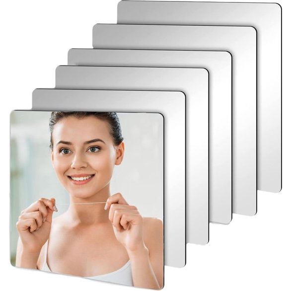 Afmetingen van de spiegelbladen: de zelfklevende spiegel is 20 cm lang en 20 cm breed en bestaat uit 4 delen