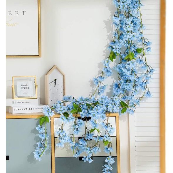 Kunstmatige Sakura kersenbloesem, 2 stuks, 5,7 ft, hangende wijnstokken, namaak, oosterse kersenkrans, huistuin, feest, bruiloft, decoratie (blauw)