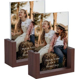 Dubbelzijdige fotolijst 10 x 15 cm van glas met een bruine houten onderlegger voor tafelblad, set van 2