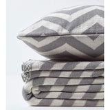 Gebreide sprei met zigzagpatroon, zachte woondeken in grijs en natuurlijk wit, 100% katoen, gebreide deken 150 x 200 cm, ideaal als knuffeldeken, bankovertrek, bedsprei