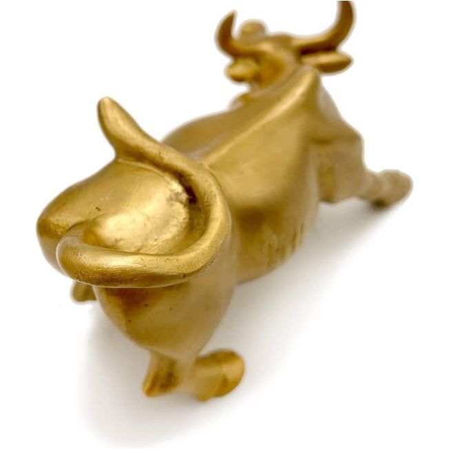 Woondecoratie Gouden koperen stier (Feng Shui) vertegenwoordigt geluk van levensrijkdom, koperen stierbeeldje stierstandbeeld