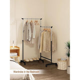 Kledingrek met wieltjes, kapstok met schoenenrek, 2 kledingstangen 1 in hoogte verstelbaar, L-vormig en recht verstelbaar, van metaal, zwart