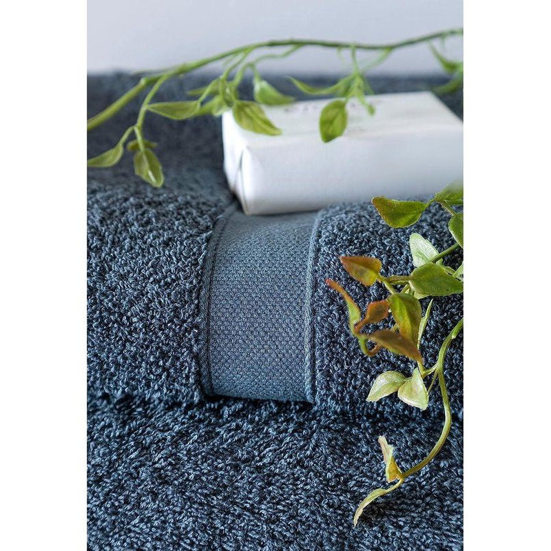 2 grote badhanddoeken, 100% katoen, 550 g/m², extra zacht, absorberend en sneldrogend, afmeting 100 x 150 cm, donkergrijs.