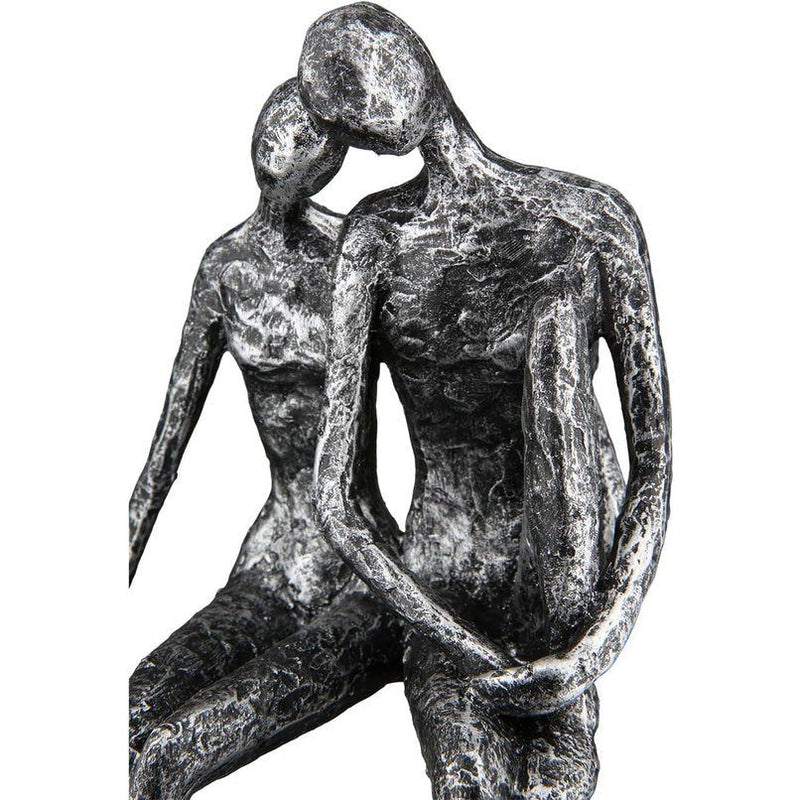 Figuursculptuur van een zittend stel op de rand H 25 x B 18 in antieklook zilver