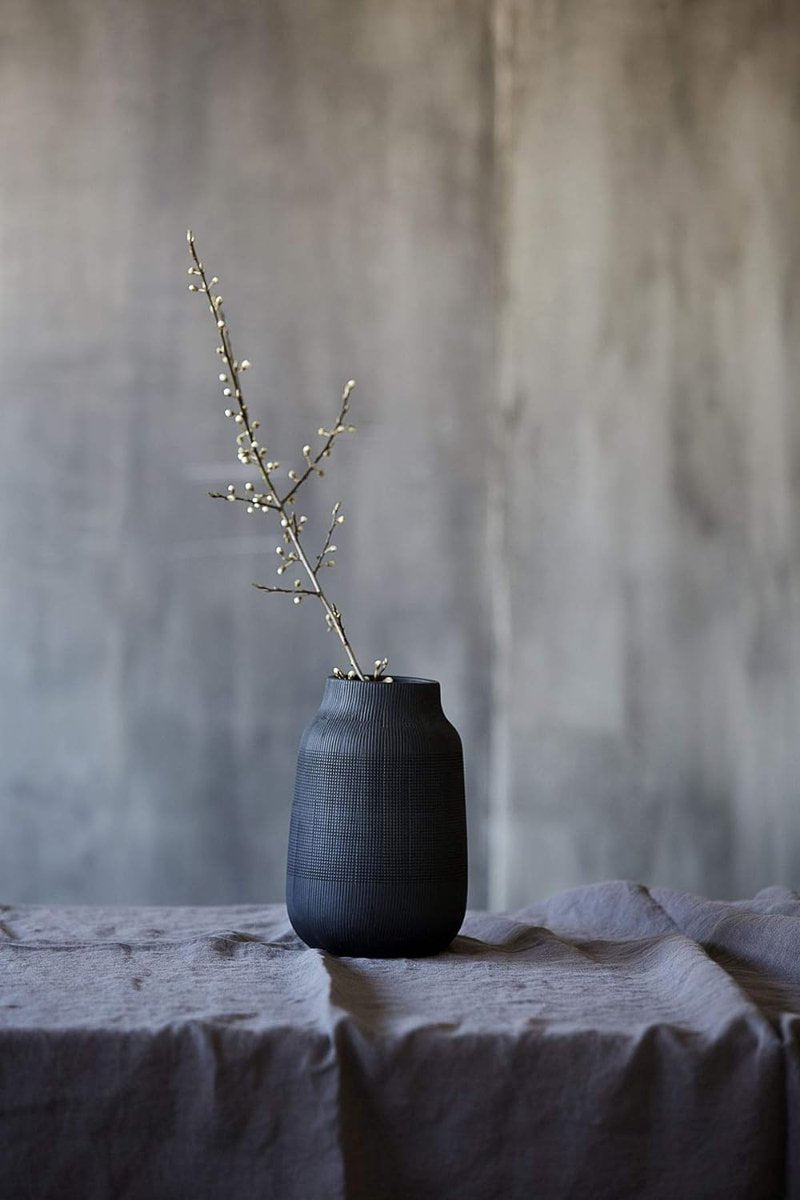Zwarte vaas groef | bloemenvazen voor decoratie, moderne rustieke boerderij woondecoratie, decoratief voor pampasgras en gedroogde bloemen | afmetingen: 15 x 15 x 22 cm