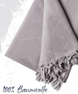 Premium sprei met handgeknoopte franjes, 100% katoen, 150 x 220 cm, wafelpiqué zomerdeken, katoenen deken als bedsprei, banksprei en bankdeken, grijs